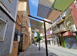 Calle Gmez Becerra de Cceres estrena toldos para dar sombra e impulsar el comercio local