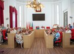 Miembros de la Casa de Extremadura de Sanlcar de Barrameda visitan el Ayuntamiento Mrida