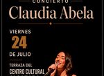 Concierto de la emeritense Claudia Abela en la terraza del Centro Cultural Alcazaba 