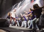 La bailarina Mara Seco hace vibrar al pblico en el concierto de Elvis Crespo 