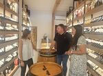 Osuna muestra su respaldo al emprendimiento de Mrida con su visita a WinesMovidas