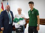 El presidente de la Asamblea se rene con el ciclista Paco Fernndez 