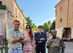 La escultura de Leoncia regresa a la Plaza de San Juan de Cceres tras ser restaurada 
