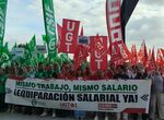 CSIF UGT y CCOO se concentran para exigir equiparacin salarial en la Admon Gral y SES