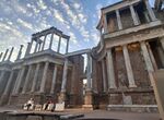 Teatro Romano de Mrida acoge encuentro literario con Juan Jos Mills y Juan Luis Arsuaga
