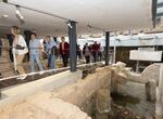 Personas mayores y escolares descubren los edificios de la Diputacin de Cceres