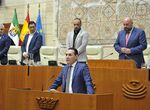 Jos M Saponi toma posesin de su escao en la Asamblea tras la renuncia de Kini Carrasco