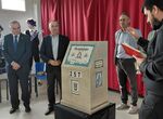 La Junta de Extremadura recibe un hito conmemorativo del Camino Real de Guadalupe