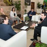 Presidente de la Fempex informa a Vara de la puesta en marcha del Consejo Poltica Local