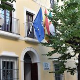 Las banderas de la sede de la Fempex ondean a media asta en seal de luto oficial 