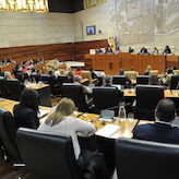 Oficinas de igualdad infraestructuras viarias o fomento de la lectura en pleno Asamblea