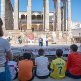 Ms de cien escolares asisten en el Templo de Diana de Mrida a homenaje a la Biblioteca