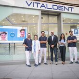 El delegado de Comercio de Mrida visita la clnica Vitaldent por su cuarto aniversario