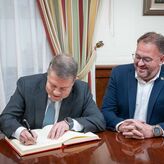 El Presidente de CLM realiza una visita institucional al Ayuntamiento de Mrida