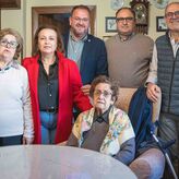 Osuna impone el escudo de oro de Mrida a Mara Cabanes Velzquez al cumplir los 100 aos