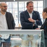 Osuna visita Komenkasa un nuevo negocio gastronmico que abierto en La Corchera