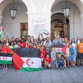 Nios y nias saharauis del programa Vacaciones en Paz visitan el Ayuntamiento de Mrida