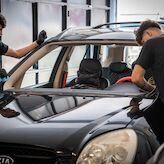 Rodrguez Osuna visita las instalaciones renovadas del taller Cristalbox