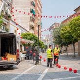 Comienza la instalacin de casi 9000 farolillos con motivo de la Feria de Mrida