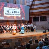 La Gala del Da del Mayor rene a 300 personas comenzando un mes de actividades en Mrida