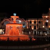 Monumentos de Mrida se iluminan en color naranja por el Da Mundial de la Salud Mental