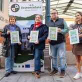 Alumnos y docentes IES Extremadura de Mrida impulsan una campaa para cuidar patrimonio