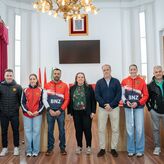 Miembros del Club Iuxtanam de Piragismo visitan el Ayuntamiento de Mrida 