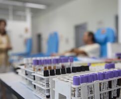 El SES firma el nuevo contrato de transporte del Banco de Sangre de Extremadura por 515M