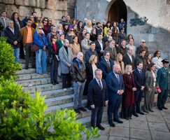 Representantes instituciones extremeas guardan minuto silencio por vctimas terrorismo