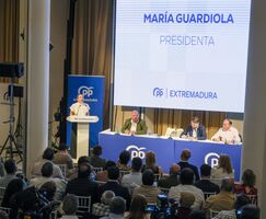 Guardiola pide al PP extremeo que se prepare para salir a ganar las municipales de 2027