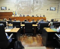 Cotrina reitera a Guardiola su oferta de aprobar los PGEx si Vox sale del poder 