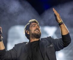 Antonio Orozco llena de msica emociny jamn la Alcazaba de Badajoz