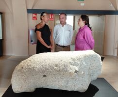 El Museo de Cceres expone el verraco geminado recuperado en el embalse de Valdecaas