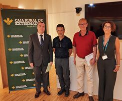 Caja Rural de Extremadura y la DOP Queso Ibores renuevan su colaboracin