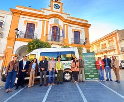 Caja Rural dona un vehculo al Ayuntamiento de Campanario para transporte de mayores 