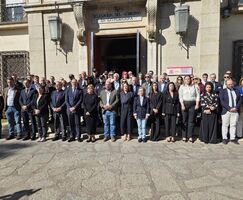 Delegacin Gobierno en Extremadura secunda un minuto de silencio en seal de condolencia