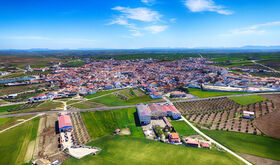 Junta y varios ayuntamientos mejorarn infraestructuras y equipamientos de servicios