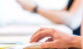 Hasta 31 diciembre recin titulados en documentacin podrn optar a beca de Fundacin CB