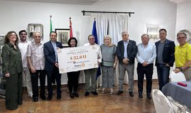 Rotary Mrida entrega cheque por 32641 dlares a proyecto de economa social de FEAFES