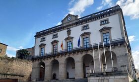 Publicada en el Publicada en el DOE la oferta de 17 plazas en el Ayuntamiento de Cceres