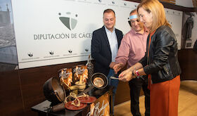 Fuego pasin e historia reunir a 12000 personas en Los Escobazos Jarandilla de la Vera