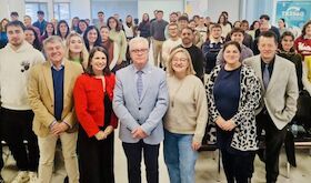 61 jvenes se incorporan a un programa de becas de la UEX para retener talento