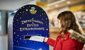 Correos instala buzones mgicos en 12 oficinas de Extremadura para enviar cartas navideas