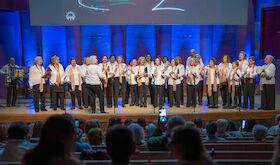 Ms de 300 personas participan en la tradicional Gala de Navidad del Mayor en Mrida