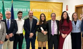 ns Mara Martn Martnez ganadora del IV Premio Enfermera Raquel Nieto