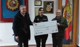 Polica Nacional entrega ms de 15000 euros a Apnaba recaudado en Carrera Ruta 091