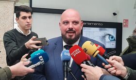 El Presidente de la Asamblea contina este lunes y martes con PSOE y PP las consultas