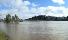 Cortado de nuevo el Puente de la Autonoma en Badajoz por la subida del ro Guadiana