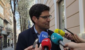 Daz Farias no apoya a ningn candidato y se ofrece a supervisar la regeneracin del PSOE 