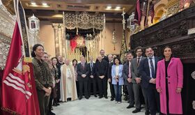El Ayuntamiento de Badajoz entrega la bandera de la ciudad a Nuestra Seora de la Soledad